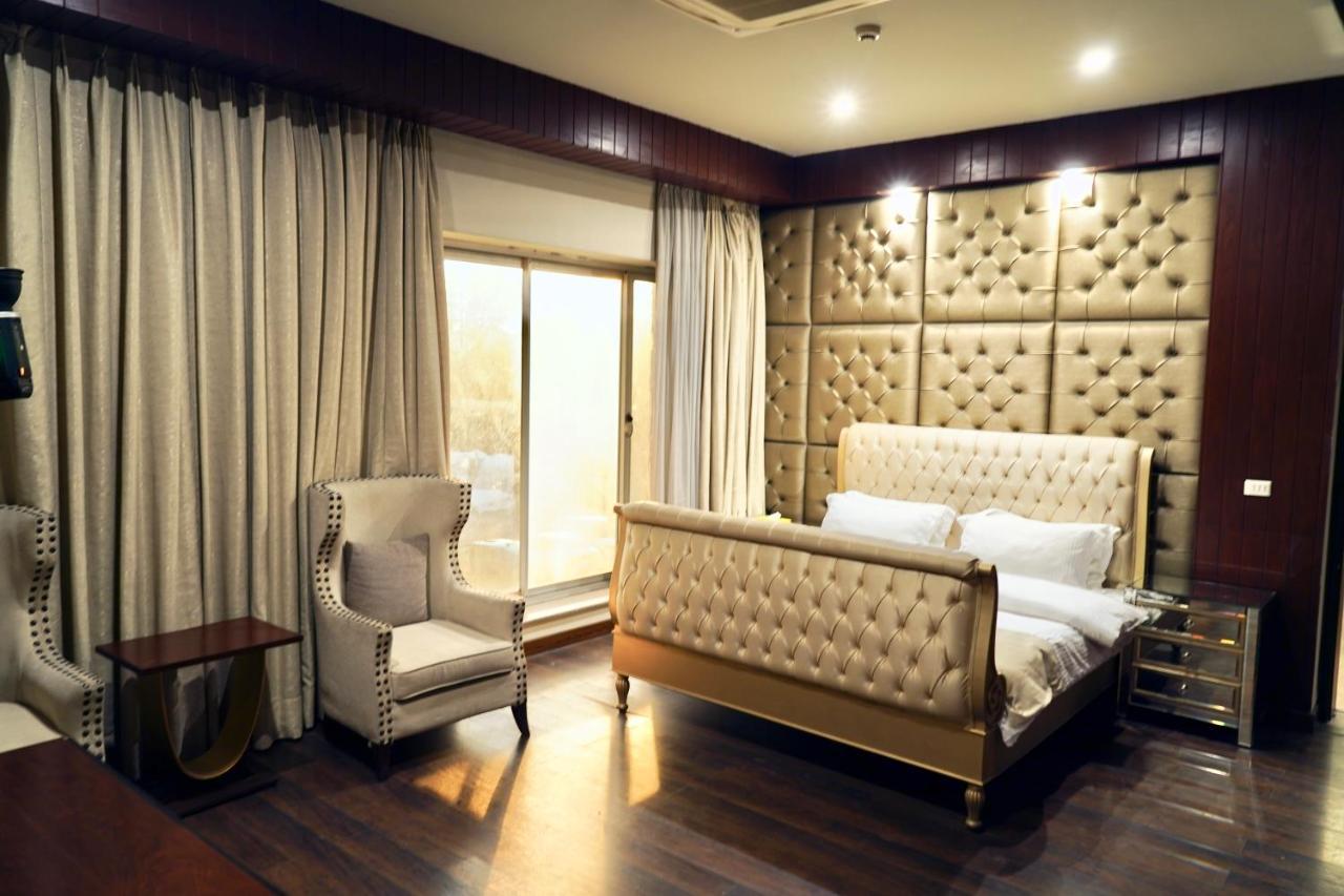 Circle Club Faisalabad 호텔 외부 사진