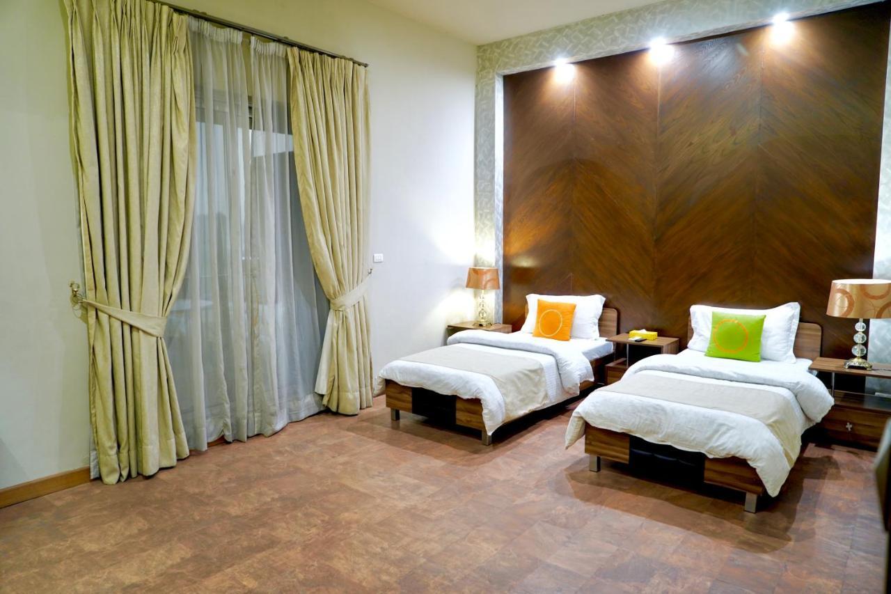 Circle Club Faisalabad 호텔 외부 사진